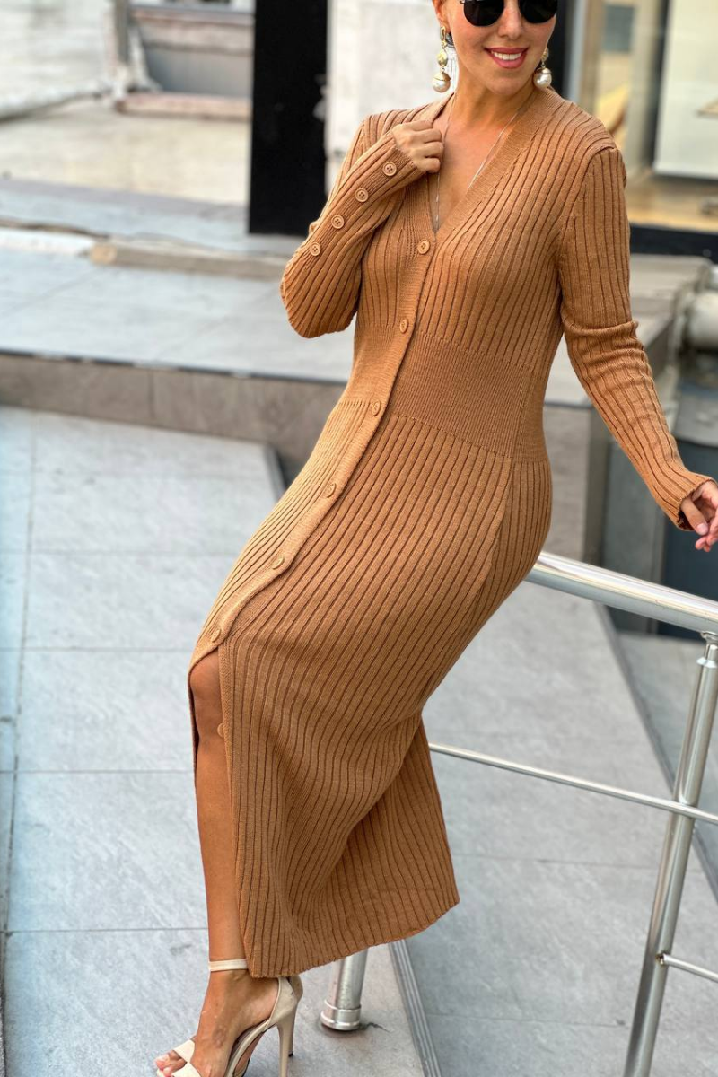 knitwear midi dress Aggel Luxe Two-Tone Topped with a crew neck and full Lucia Knit Midi Dress